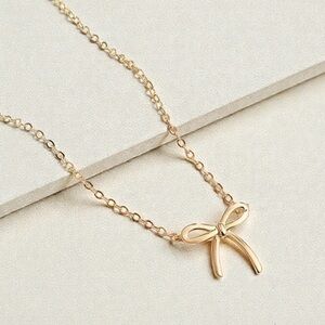 Elegant Gold Plated Bow Necklace in a black jewelry box NWT